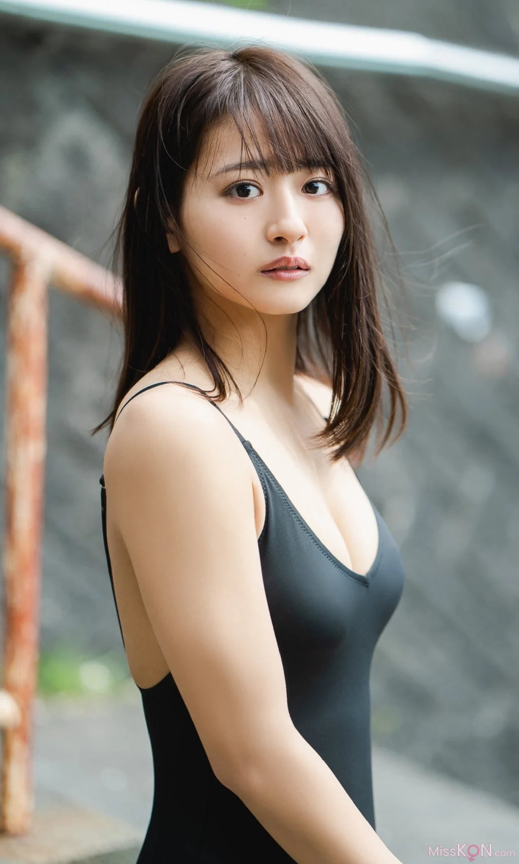[JP] Sumipon (すみぽん): 【デジタル限定】高倉菫写真集「トラベリング！！」 (週プレ PHOTO BOOK) (69 photos)