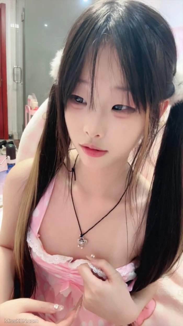 幼七: 仿佛是漂亮的小狐狸 (36 photos + 9 videos)