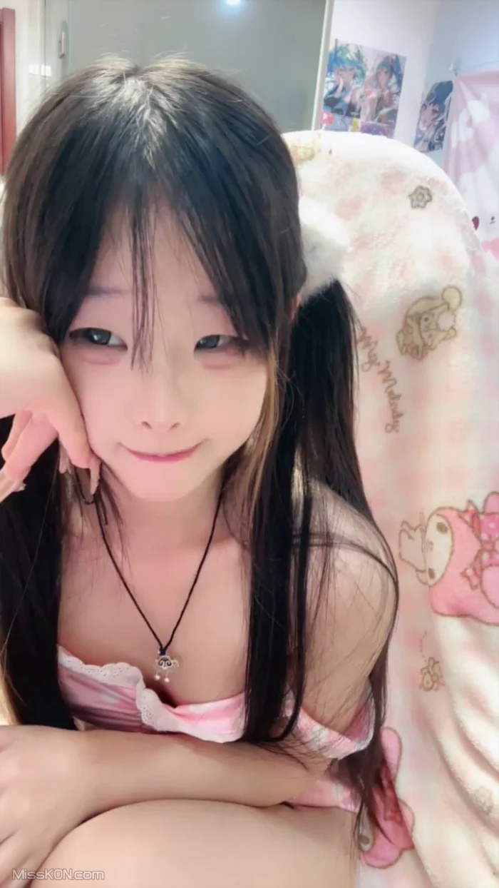 幼七: 仿佛是漂亮的小狐狸 (36 photos + 9 videos)