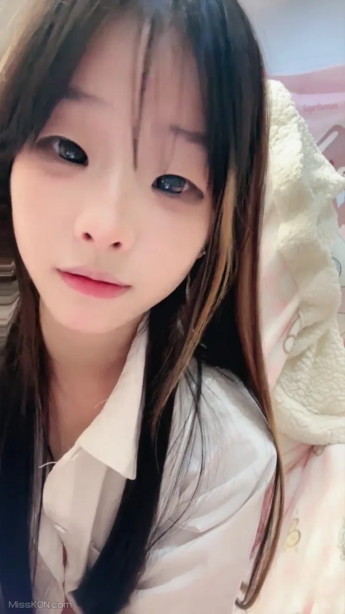 幼七: 仿佛是漂亮的小狐狸 (36 photos + 9 videos)