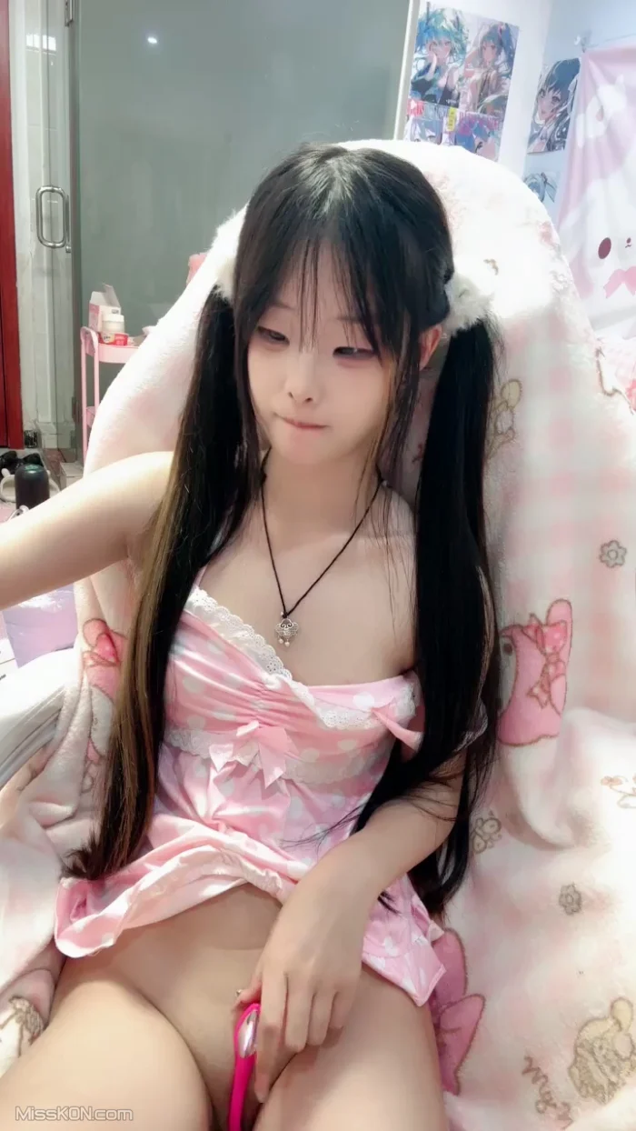 幼七: 仿佛是漂亮的小狐狸 (36 photos + 9 videos)