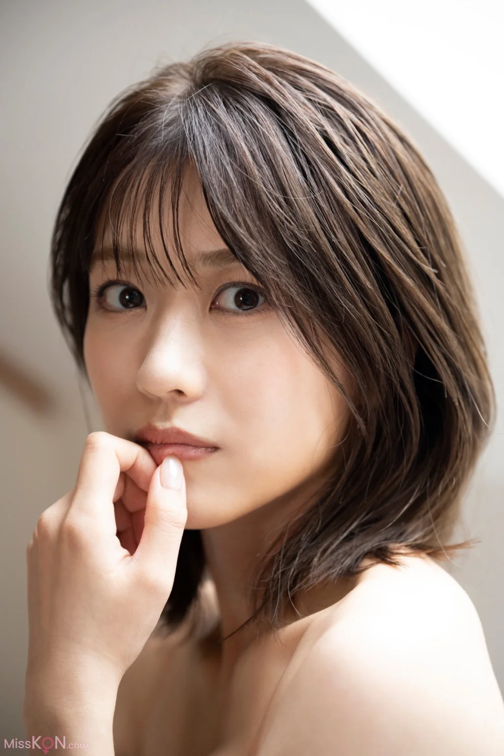 [JP] Ayana Shinozaki (篠崎彩奈): [MySPA!] 「彼シャツのぬくもり」【推し撮-後編】 (33 photos) – Page 2
