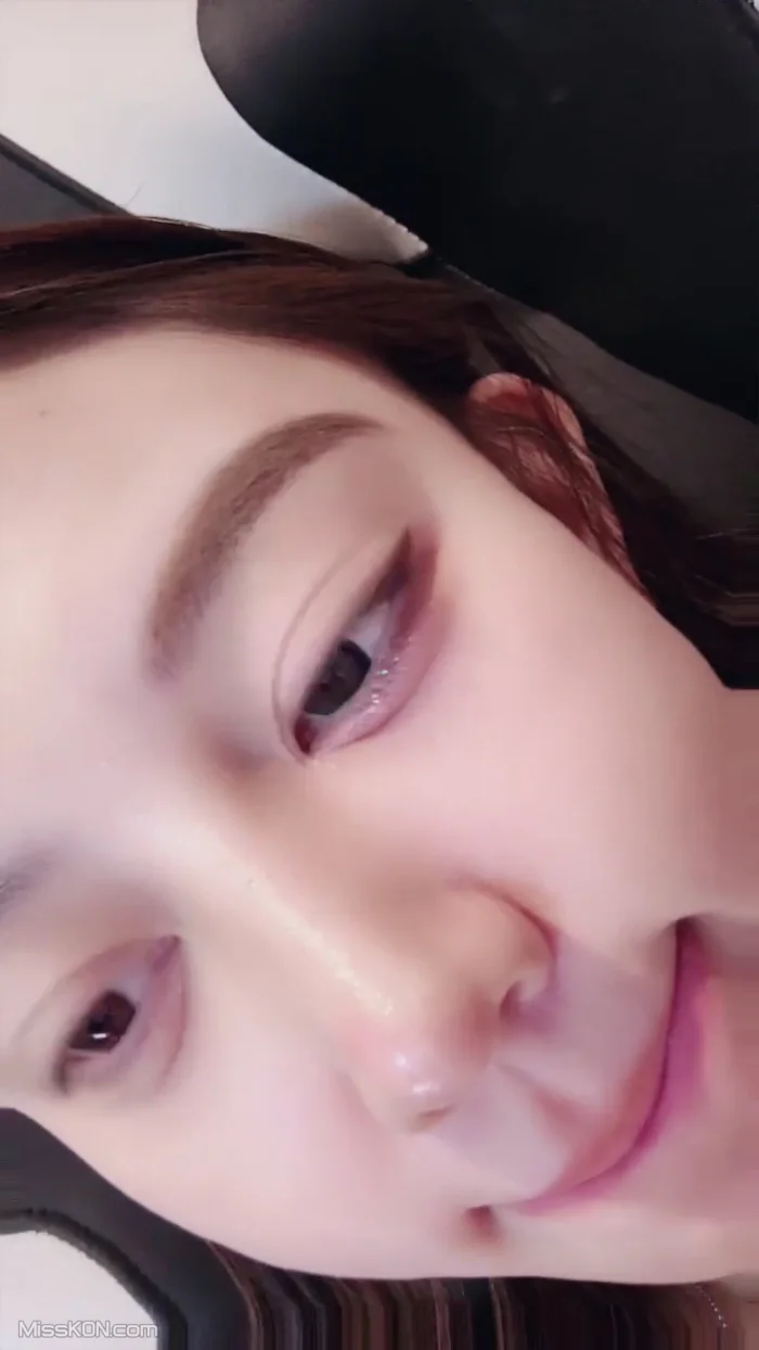 刘宇宁: 极品电竞美少女 越来越漂亮 (14 photos + 3 videos)
