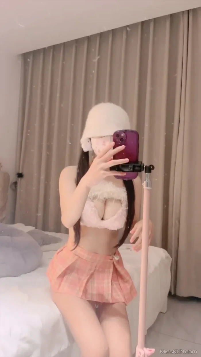 小柔: 最美校花12月24日流出 完美身材 EP.001 (27 photos + 5 videos)