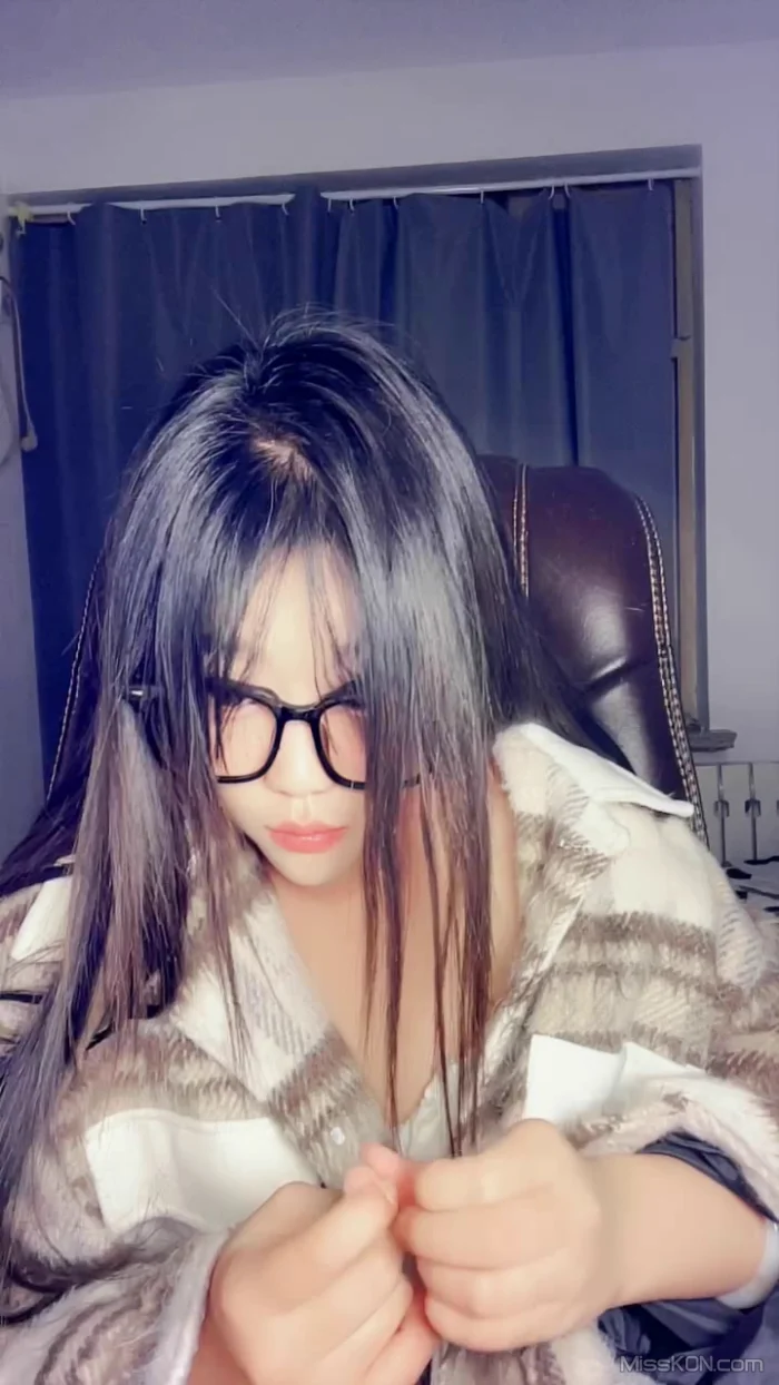 小老师: 学姐的曼妙身姿 11.30录制 (44 photos + 10 videos)
