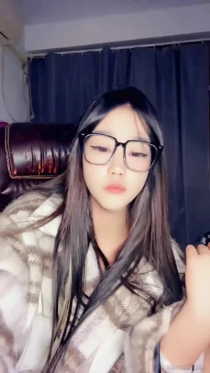小老师: 学姐的曼妙身姿 11.30录制 (44 photos + 10 videos)