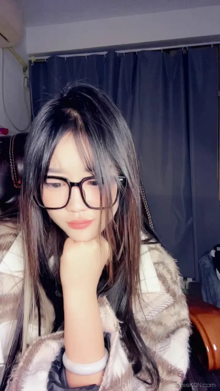 小老师: 学姐的曼妙身姿 11.30录制 (44 photos + 10 videos)