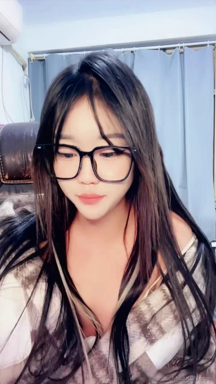 小老师: 学姐的曼妙身姿 11.30录制 (44 photos + 10 videos)