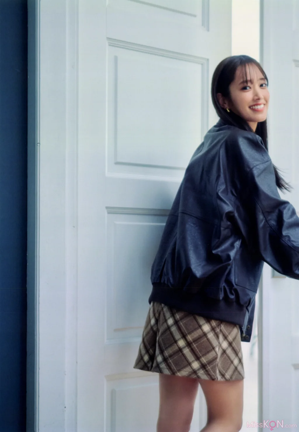 [JP] Kumi Sasaki (佐々木久美): 日向坂46 佐々木久美 1st写真集 めくる日々 (147 photos)