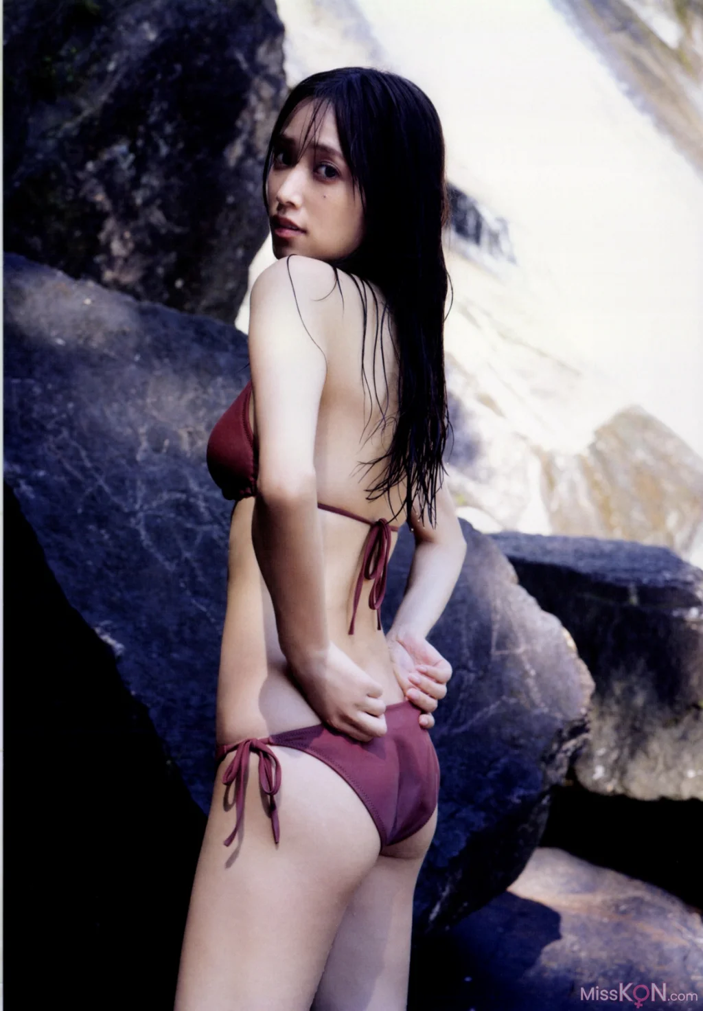 [JP] Kumi Sasaki (佐々木久美): 日向坂46 佐々木久美 1st写真集 めくる日々 (147 photos)