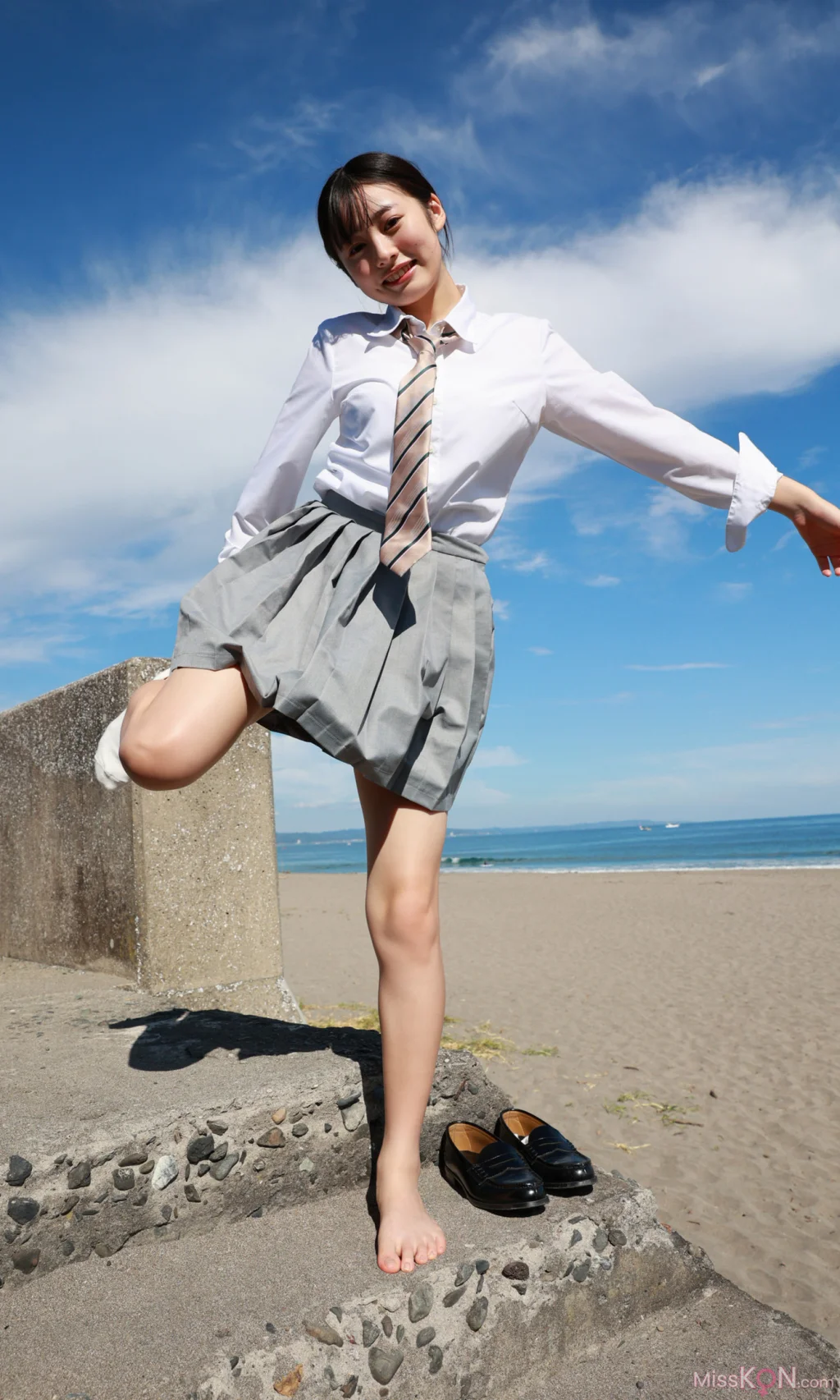 [JP] Miu Shirahama (白濱美兎):【デジタル限定】写真集「なぁぜなぁぜ？」 (88 photos)