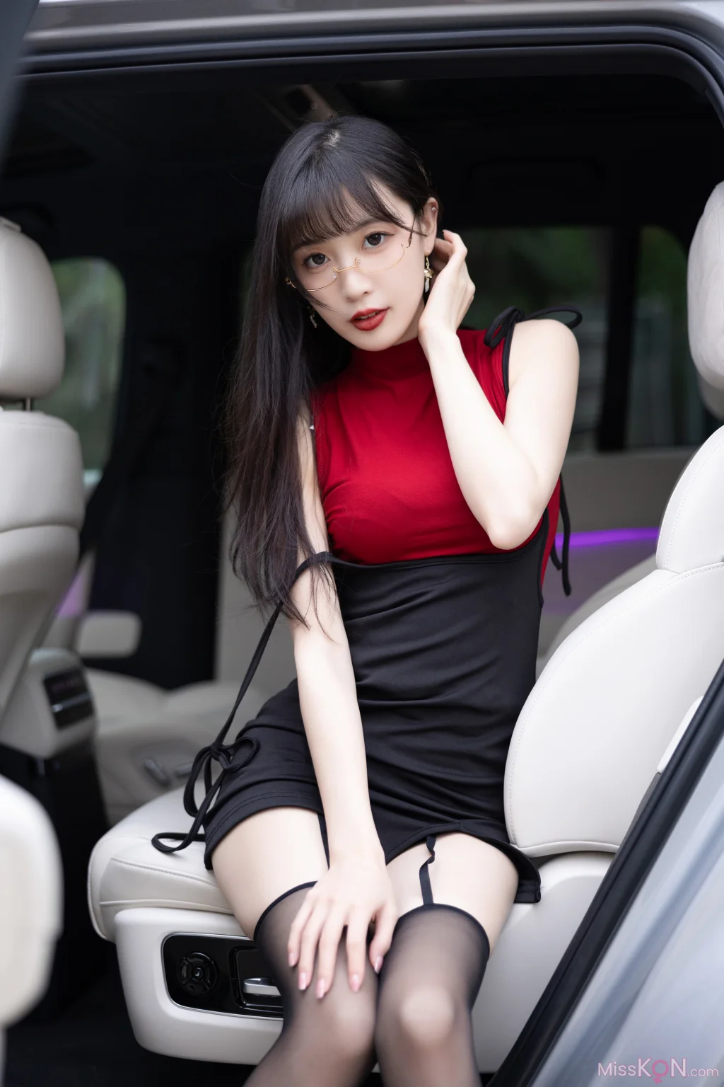 [内购无水印] Lin Xing Lan (林星阑): 秀人网模特 红衣黑丝 (85 photos)