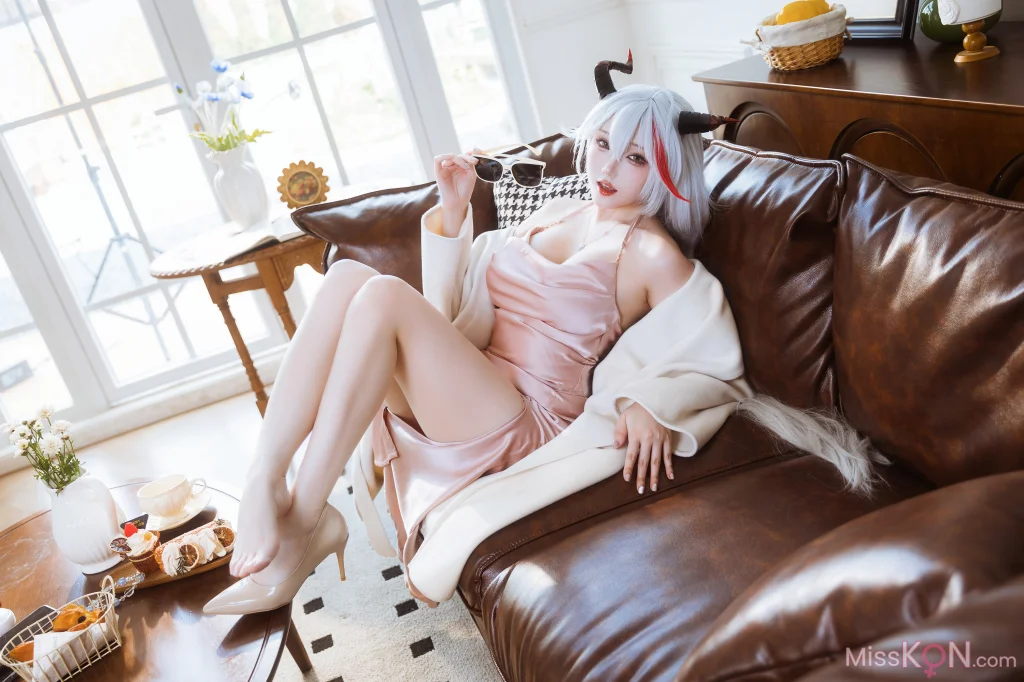 Coser@瓜希酱: 碧蓝航线-埃吉尔睡衣 (20 photos)