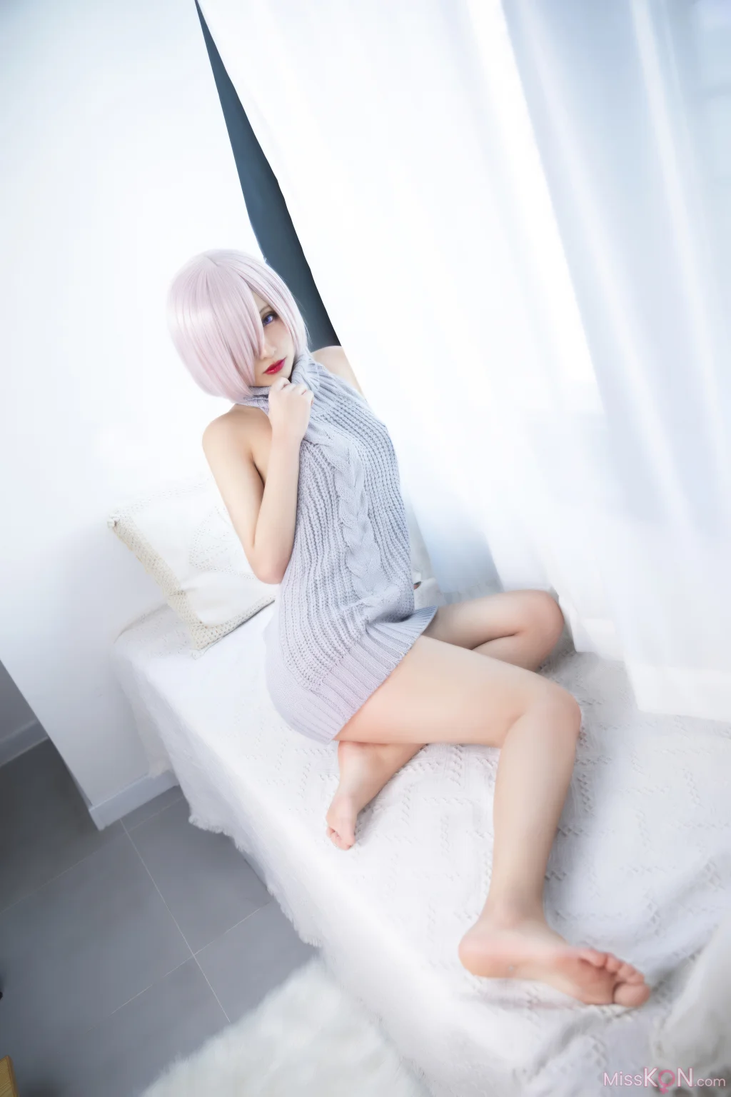 Coser@洛璃LoLiSAMA: 玛修露背毛衣 (23 photos)