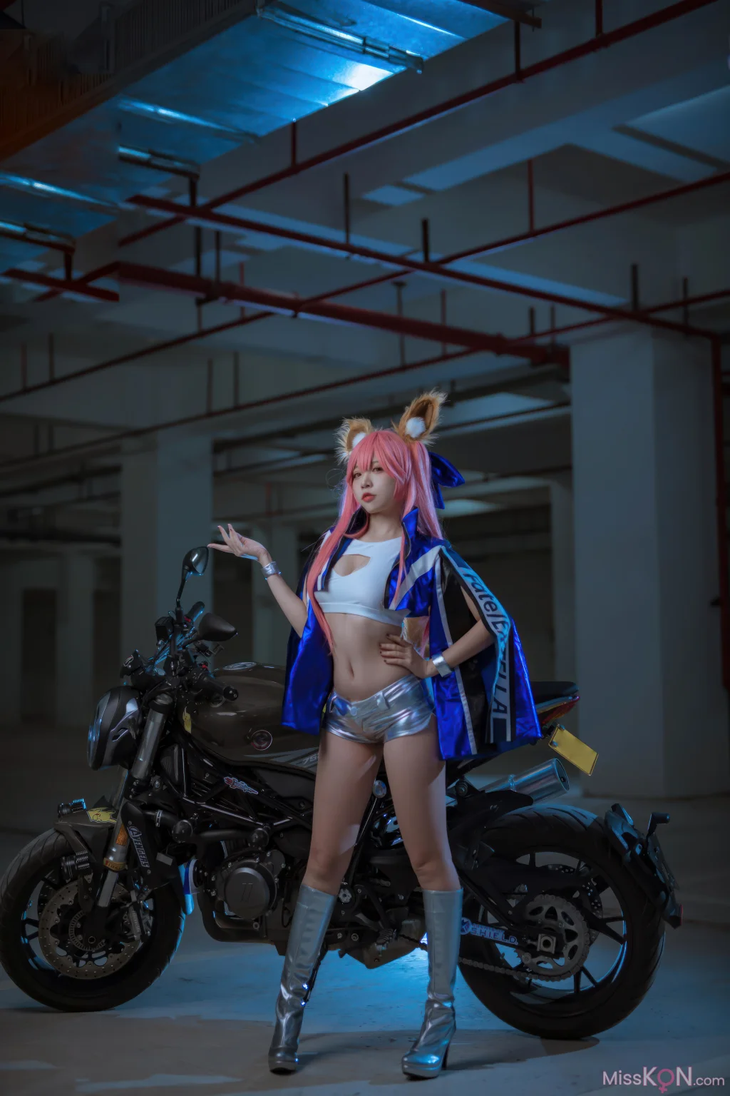 Coser@二佐Nisa: FGO 玉藻前赛车服 (30 photos)