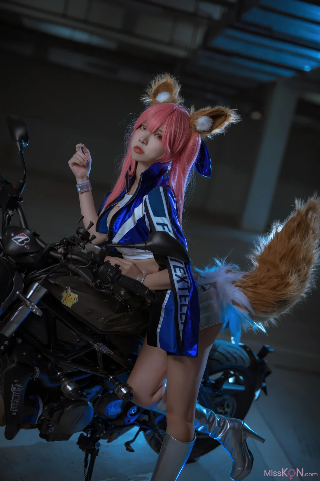 Coser@二佐Nisa: FGO 玉藻前赛车服 (30 photos)