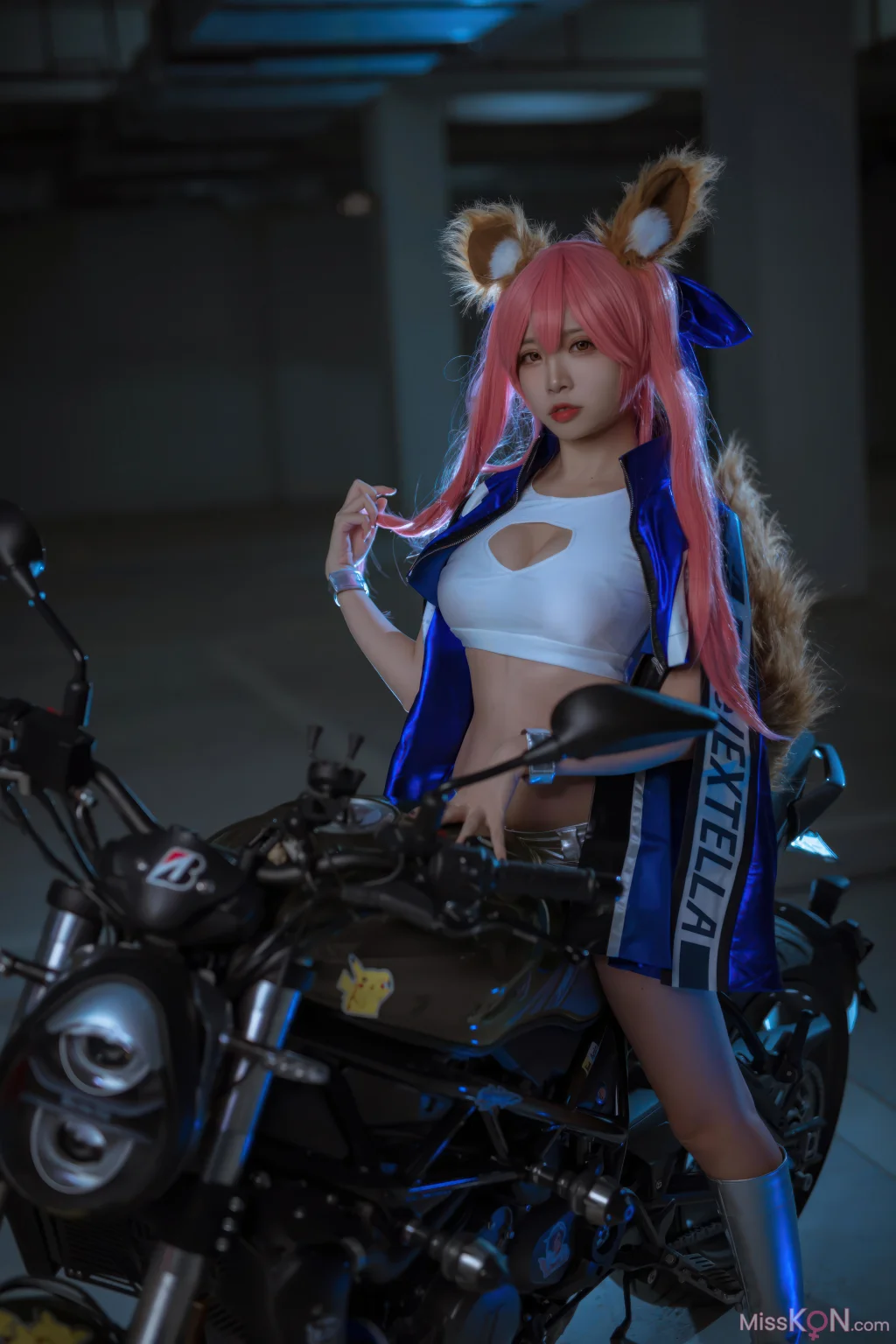 Coser@二佐Nisa: FGO 玉藻前赛车服 (30 photos)