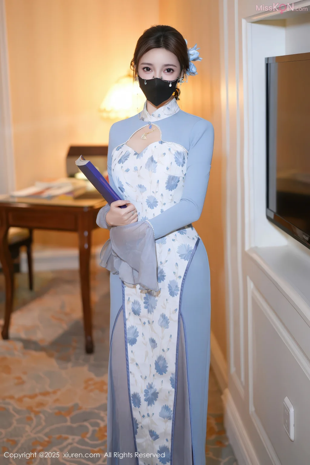 XIUREN No.11033: 桃桃·夭夭twins (81 photos)