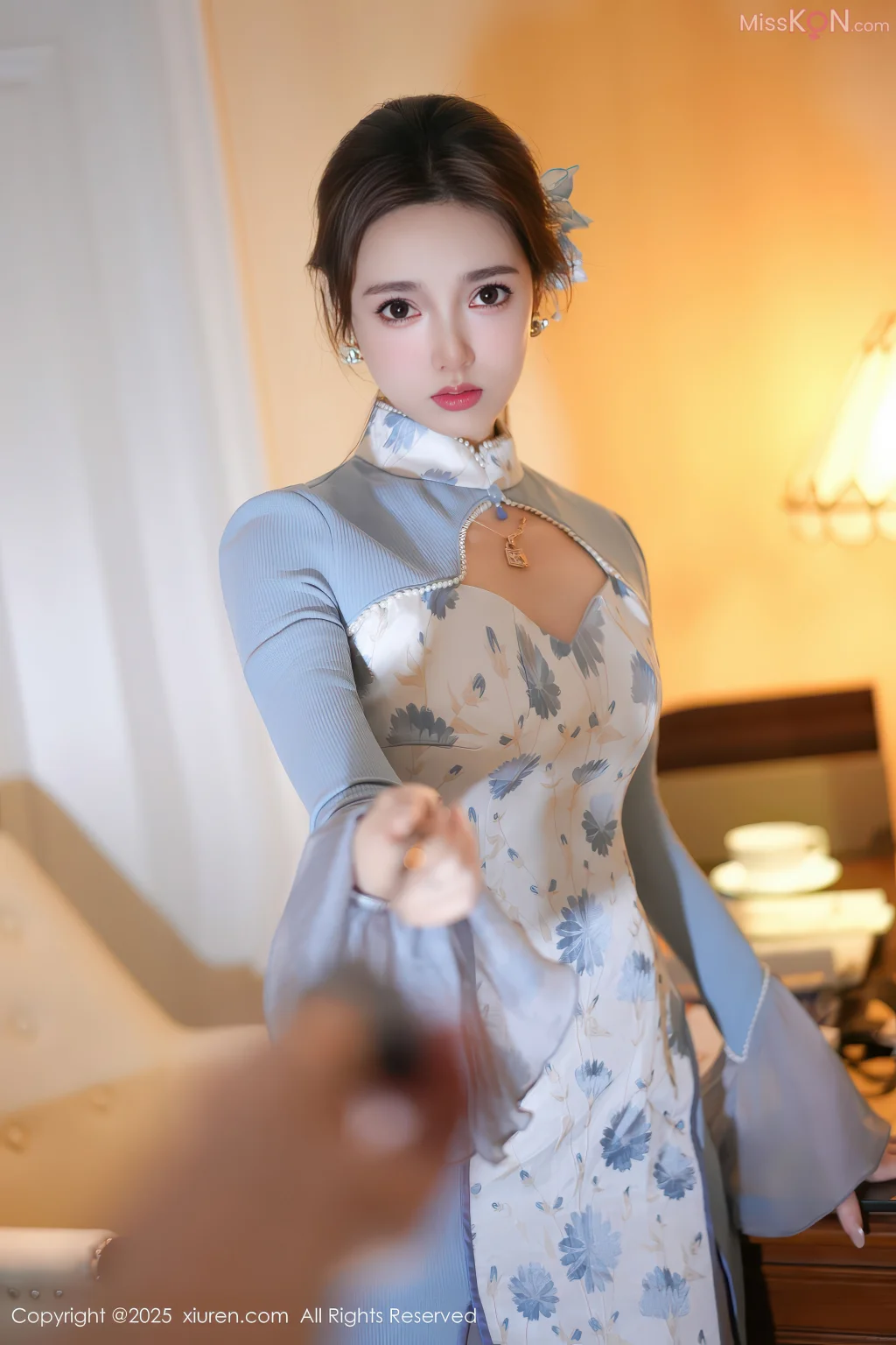 XIUREN No.11033: 桃桃·夭夭twins (81 photos)