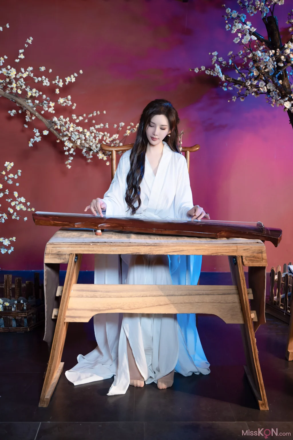 [内购无水印] 周妍希: 秀人网模特 白衣仙子 (104 photos)