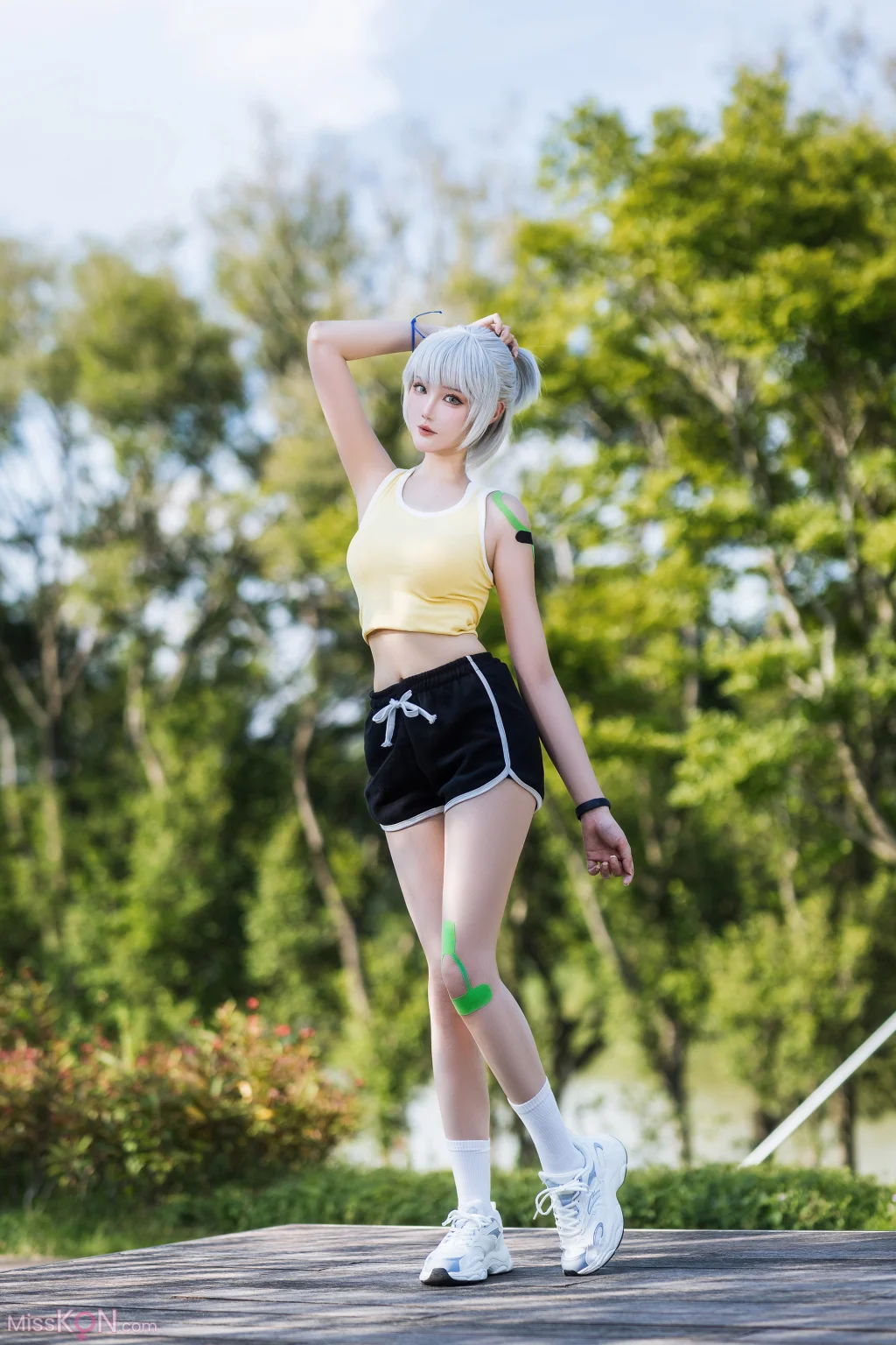 Coser@瓜希酱: 灵笼-白月魁运动服 (15 photos)