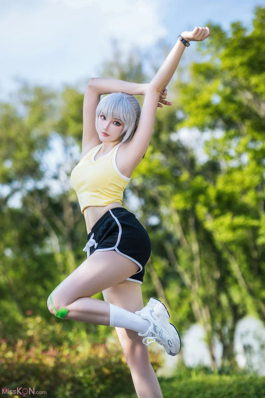 Coser@瓜希酱: 灵笼-白月魁运动服 (15 photos)