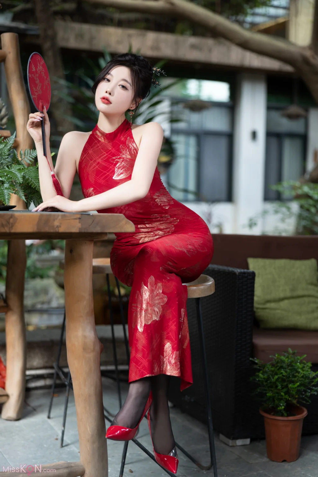 [内购无水印] Yang Chen Chen (杨晨晨Yome): 秀人网模特 红色旗袍 (109 photos)