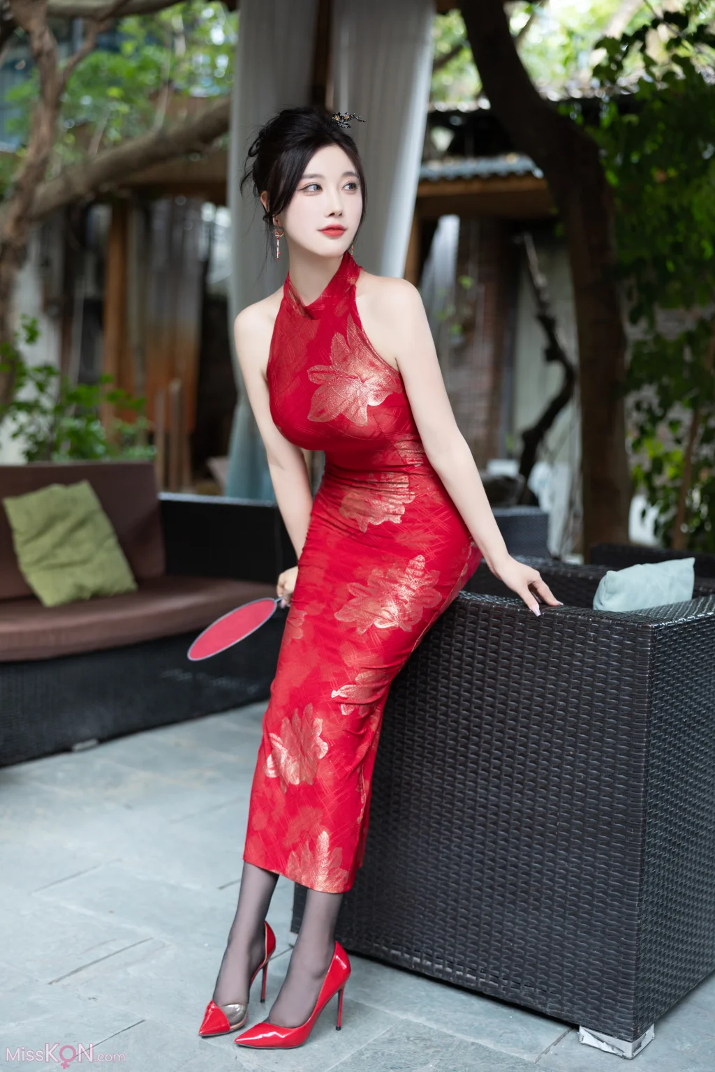 [内购无水印] Yang Chen Chen (杨晨晨Yome): 秀人网模特 红色旗袍 (109 photos)