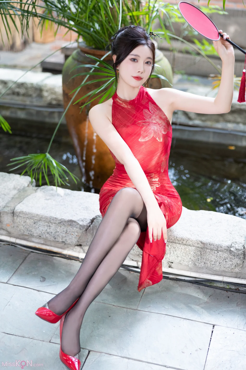 [内购无水印] Yang Chen Chen (杨晨晨Yome): 秀人网模特 红色旗袍 (109 photos)