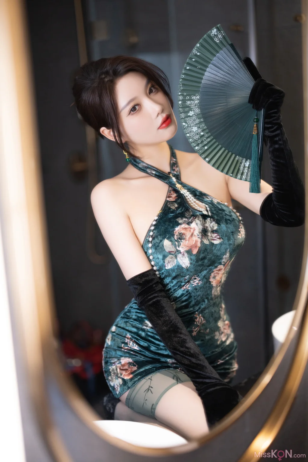 [内购无水印] Yang Chen Chen (杨晨晨Yome): 秀人网模特 绿色情趣内衣 (103 photos)