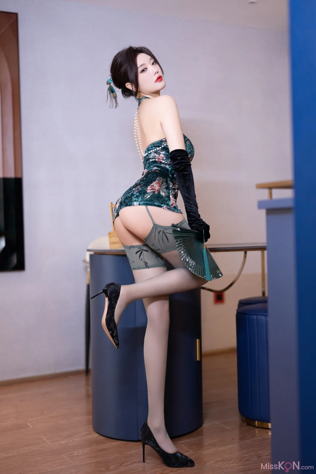 [内购无水印] Yang Chen Chen (杨晨晨Yome): 秀人网模特 绿色情趣内衣 (103 photos)