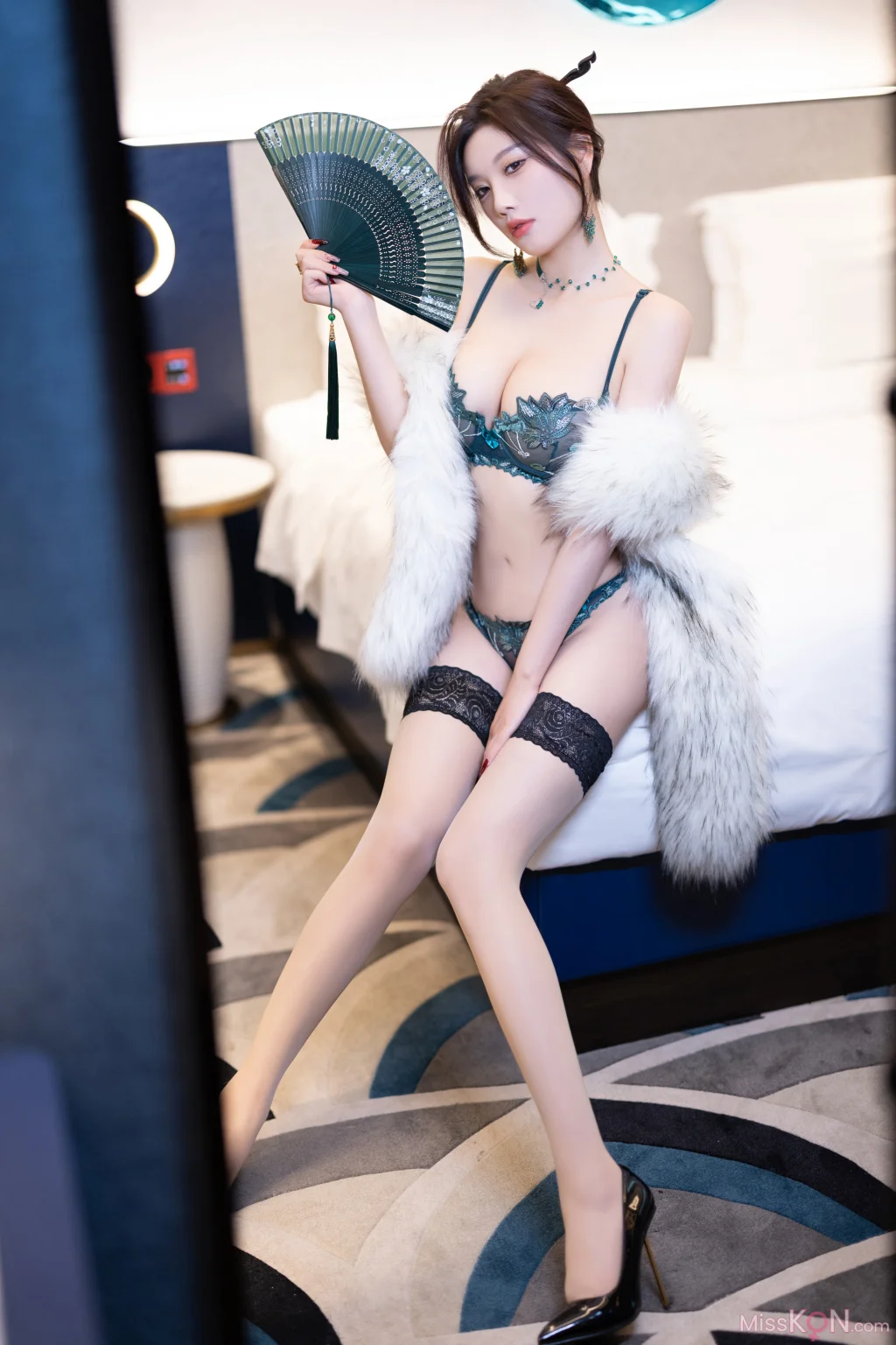 [内购无水印] Yang Chen Chen (杨晨晨Yome): 秀人网模特 绿色情趣内衣 (103 photos) – Page 2