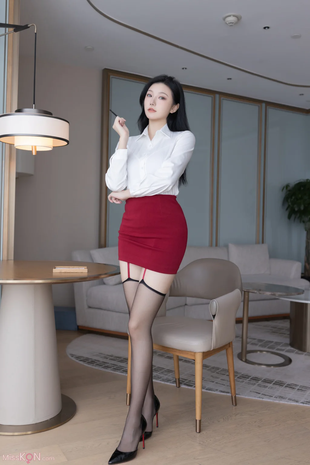 [内购无水印] 安然anran: 秀人网模特 红裙OL (90 photos)