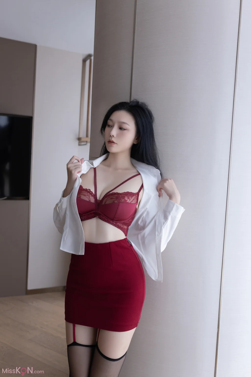 [内购无水印] 安然anran: 秀人网模特 红裙OL (90 photos)