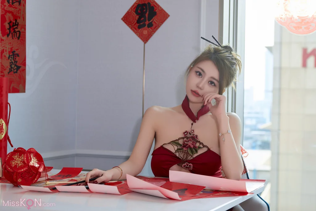 [内购无水印] tina_甜仔: 秀人网模特 新年主题 内购无水印 (85 photos)