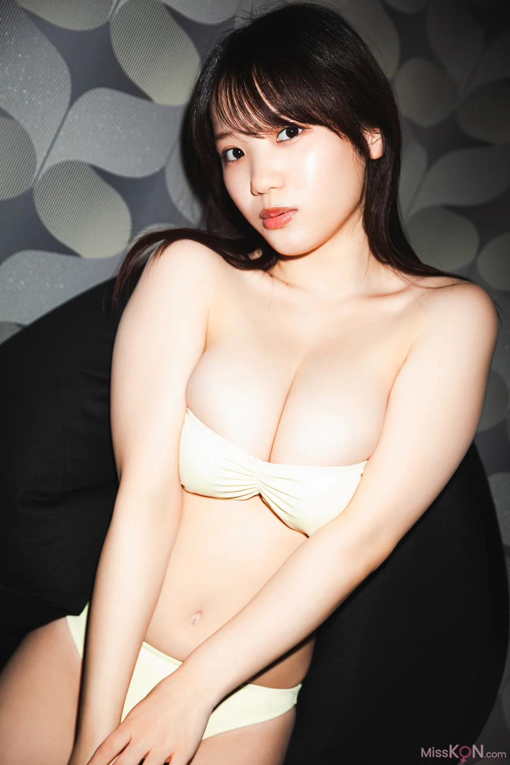 [JP] Minami Hori (堀みなみ): FRIDAYデジタル写真集 聖なるHカップ Vol.1 (61 photos) – Page 2