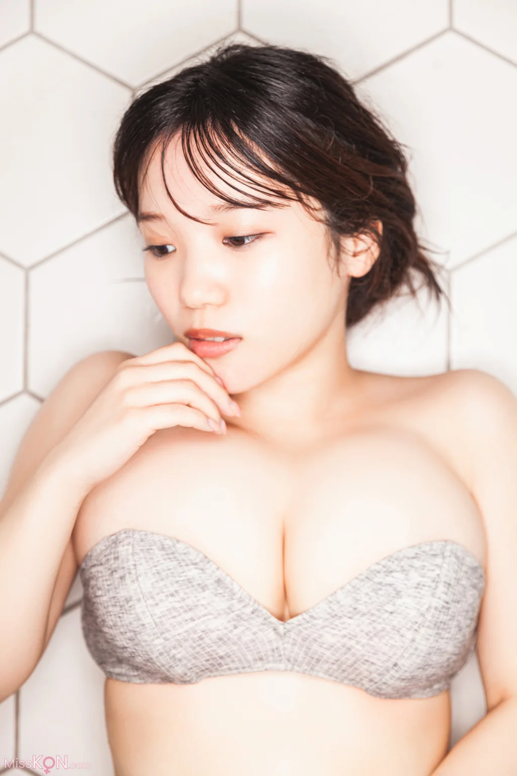 [JP] Minami Hori (堀みなみ): FRIDAYデジタル写真集 聖なるHカップ Vol.2 (60 photos) – Page 3