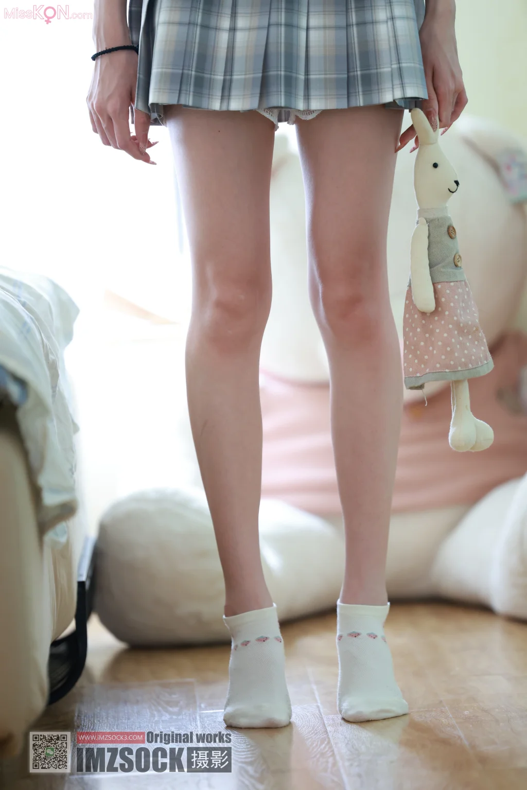 [MZSOCK爱美足] No.344: 秋秋 (121 photos + 1 video)
