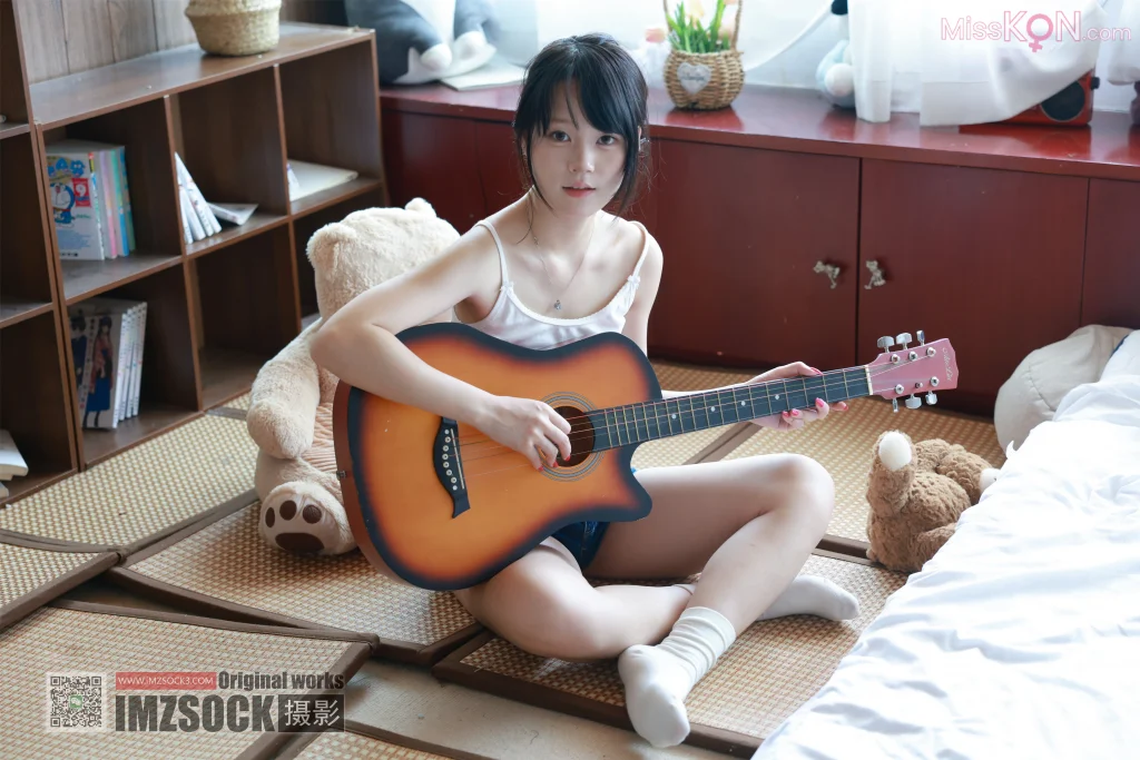 [MZSOCK爱美足] No.345: 琛琛 (105 photos + 1 video)