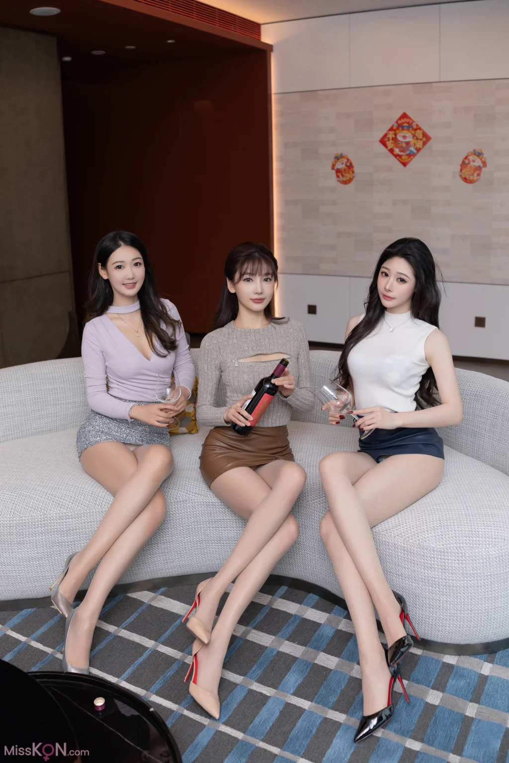 [内购无水印] Lu Xuan Xuan (陆萱萱) & 是小逗逗 & Tang An Qi (唐安琪): 秀人网模特 三姐妹闹新春 (101 photos)
