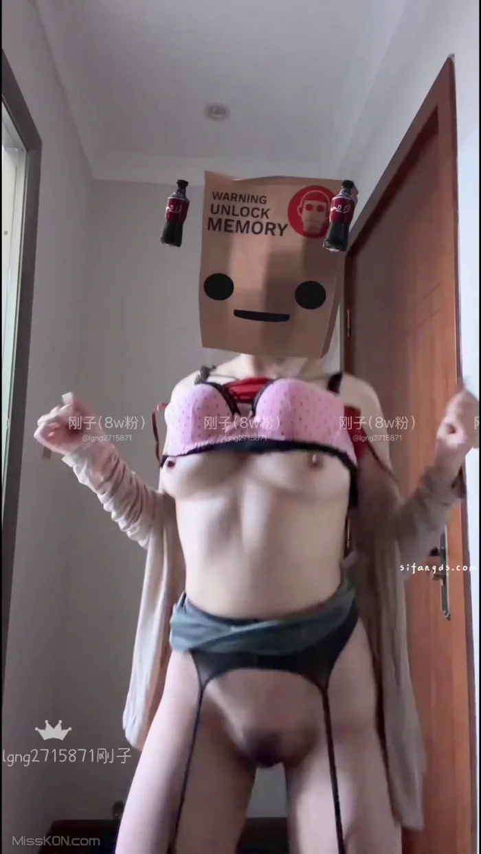 刚子+婉婉: 动感舞姬 12月VIP新番裸舞 (65 photos + 10 videos)