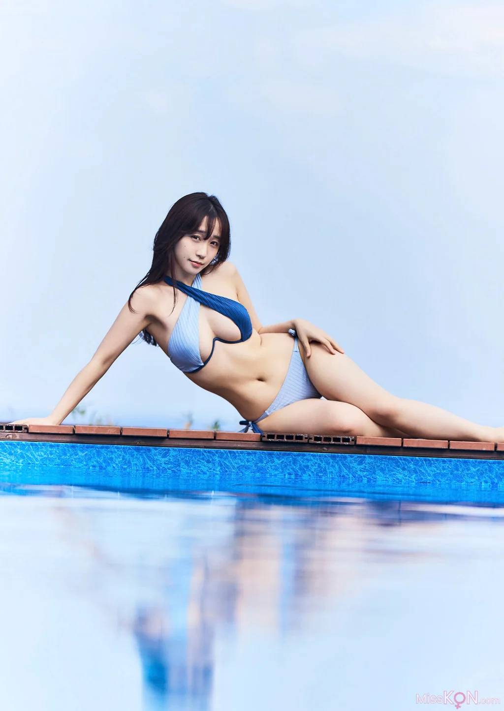 [JP] Moe Iori (伊織もえ): 初夏捕獲計画 スピサン グラビアフォトブック (60 photos)