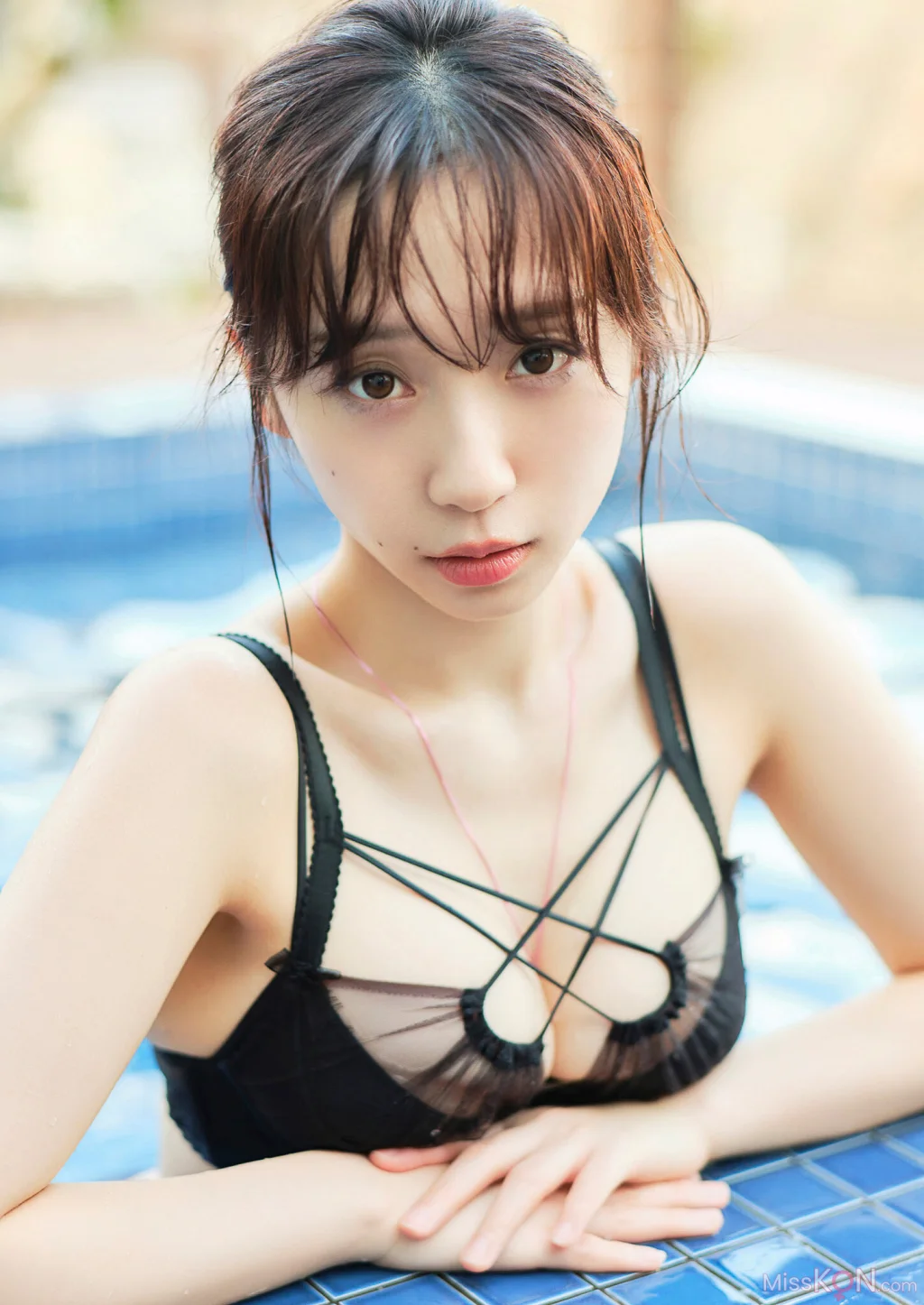 [JP] Moe Iori (伊織もえ): 初夏捕獲計画 スピサン グラビアフォトブック (60 photos) – Page 2