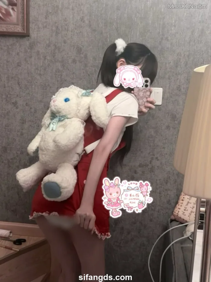 金币崽: 神颜露脸清纯博主 与金主爸爸3P (115 photos + 55 videos)