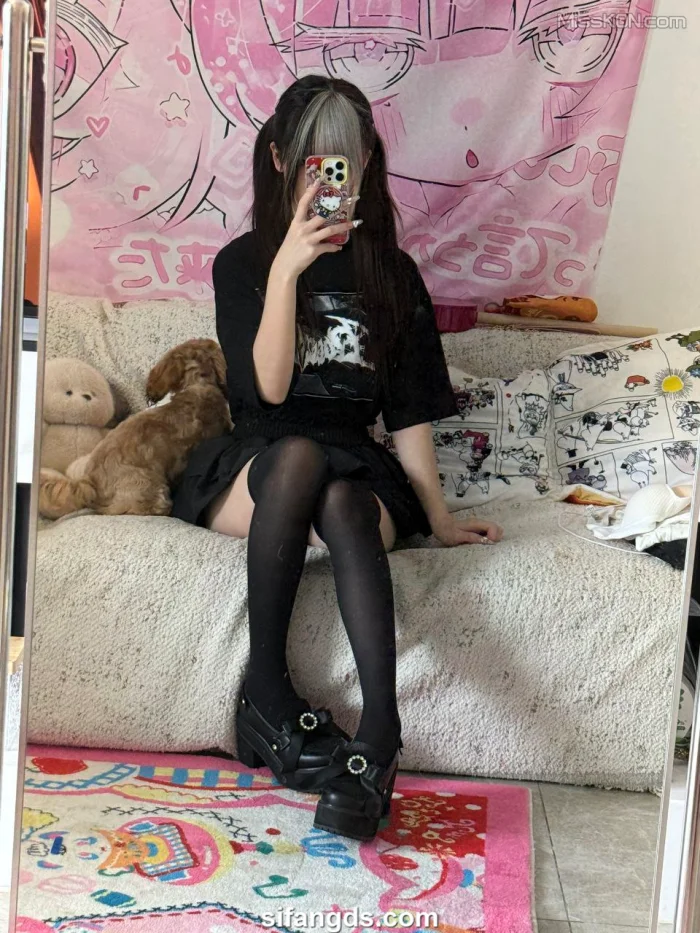 金币崽: 神颜露脸清纯博主 与金主爸爸3P (115 photos + 55 videos)