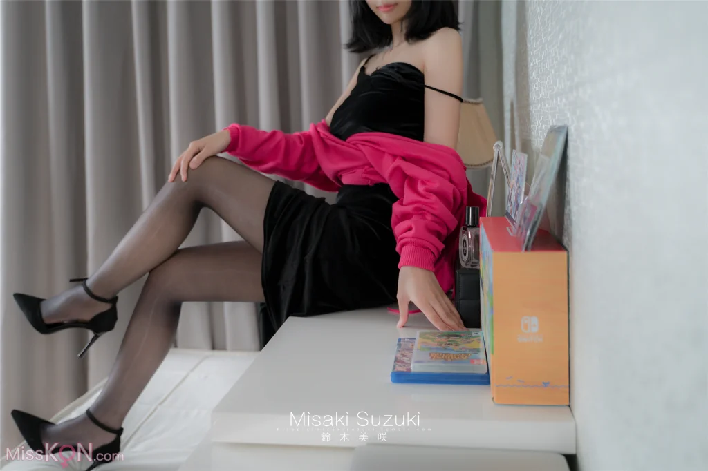 Coser@铃木美咲 (Misaki Suzuki): 美人女教师想和我谈恋爱？骗人的吧！第一话 (46 photos + 1 video)