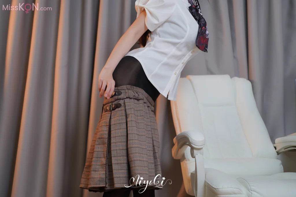 Coser@铃木美咲 (Misaki Suzuki): 美人女教师想和我谈恋爱？骗人的吧！第二话 (47 photos) – Page 2
