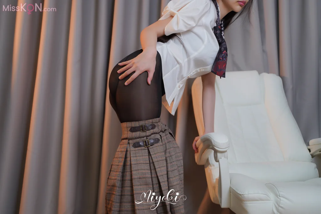 Coser@铃木美咲 (Misaki Suzuki): 美人女教师想和我谈恋爱？骗人的吧！第二话 (47 photos) – Page 2