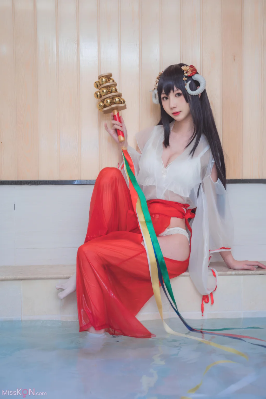 Coser@西园寺南歌: 透明巫女 (30 photos)