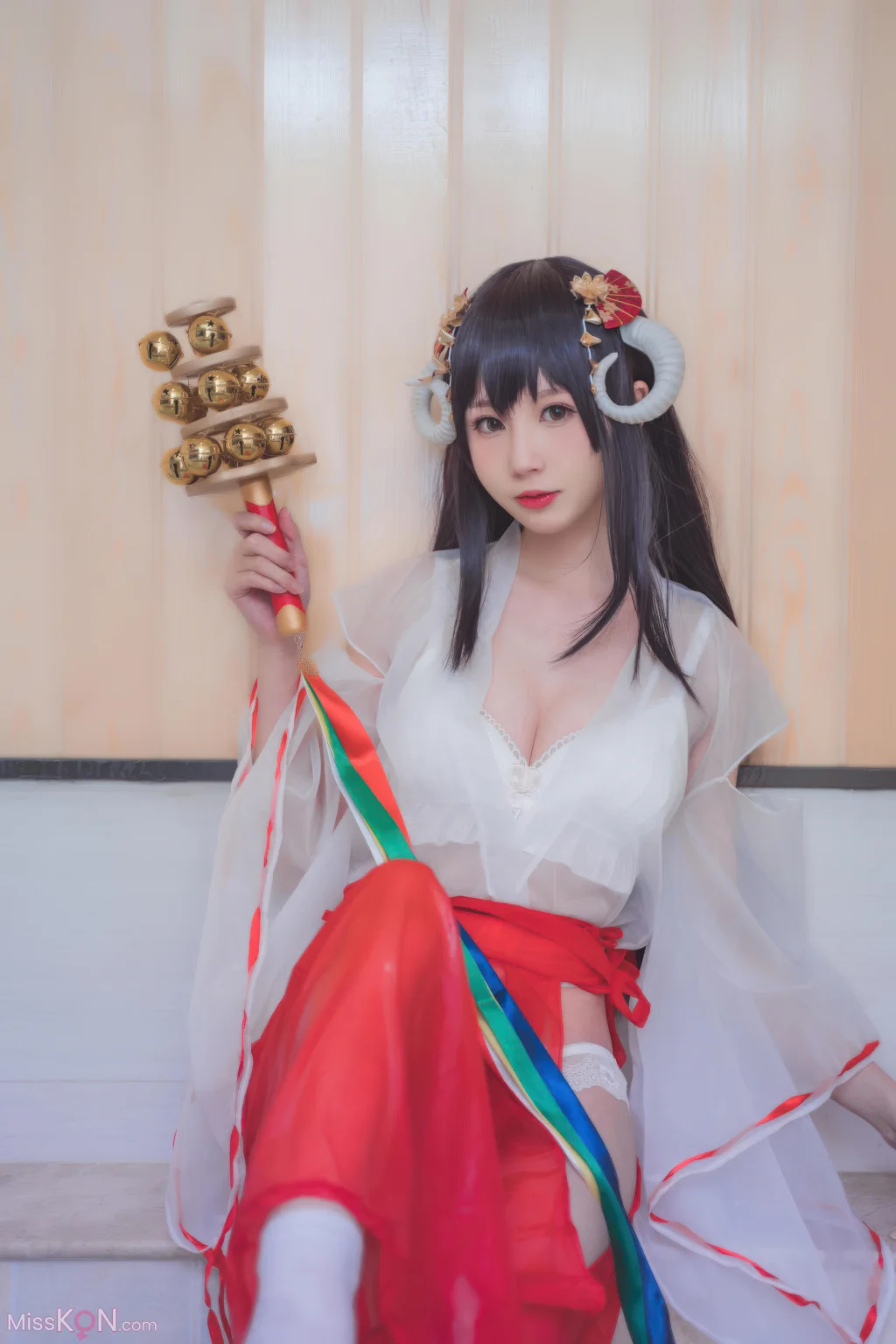 Coser@西园寺南歌: 透明巫女 (30 photos)